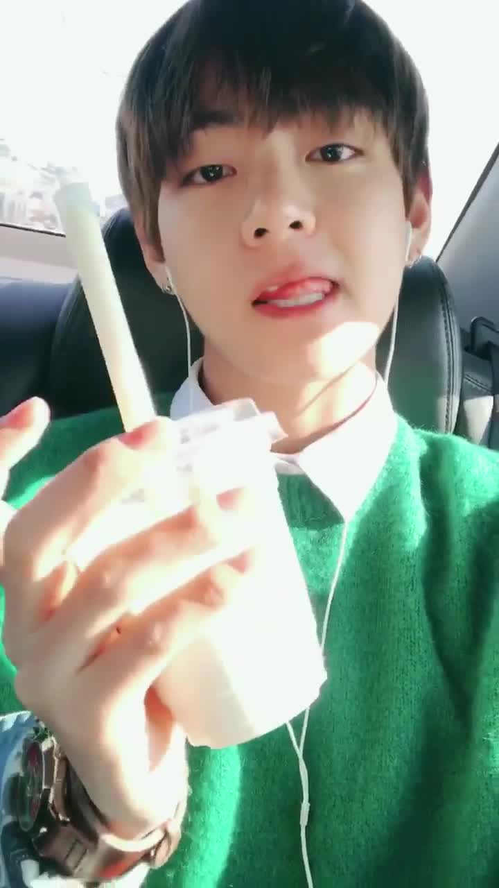 Pwkd 170306 오후 4 14 하... 전시회볼려고 겨우시간이나서 갔는데 오늘은 열지않는다네요 인생..