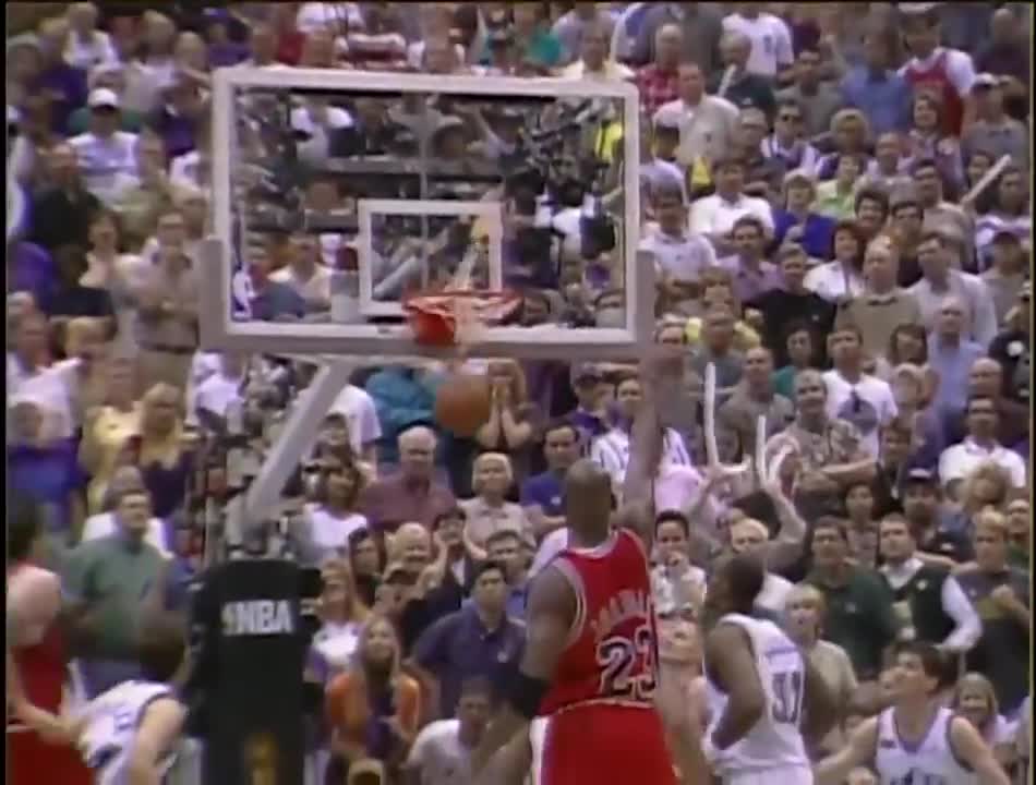 Watch: Michael Jordan with outrageous two-handed block vs Chicago