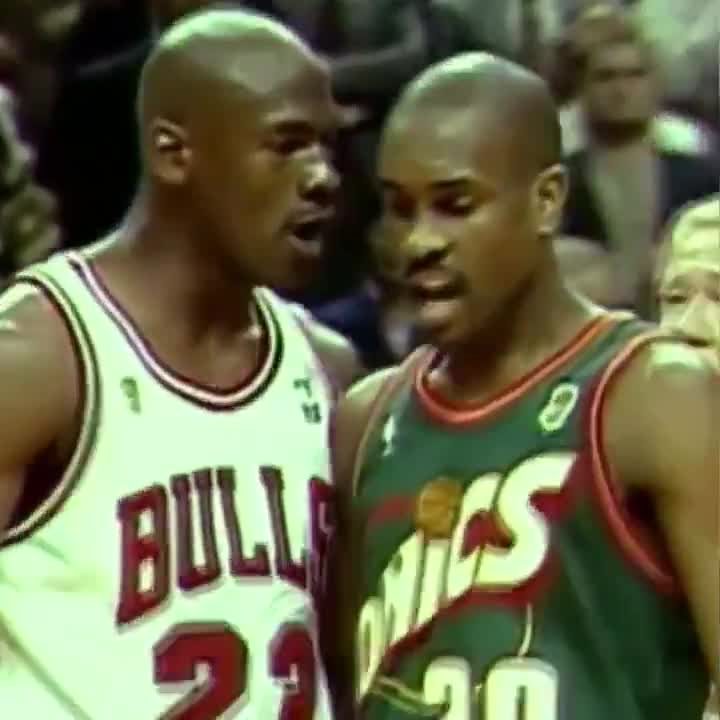 NBA Buzz - Drake rocking a Michael Jordan jersey in Chicago last