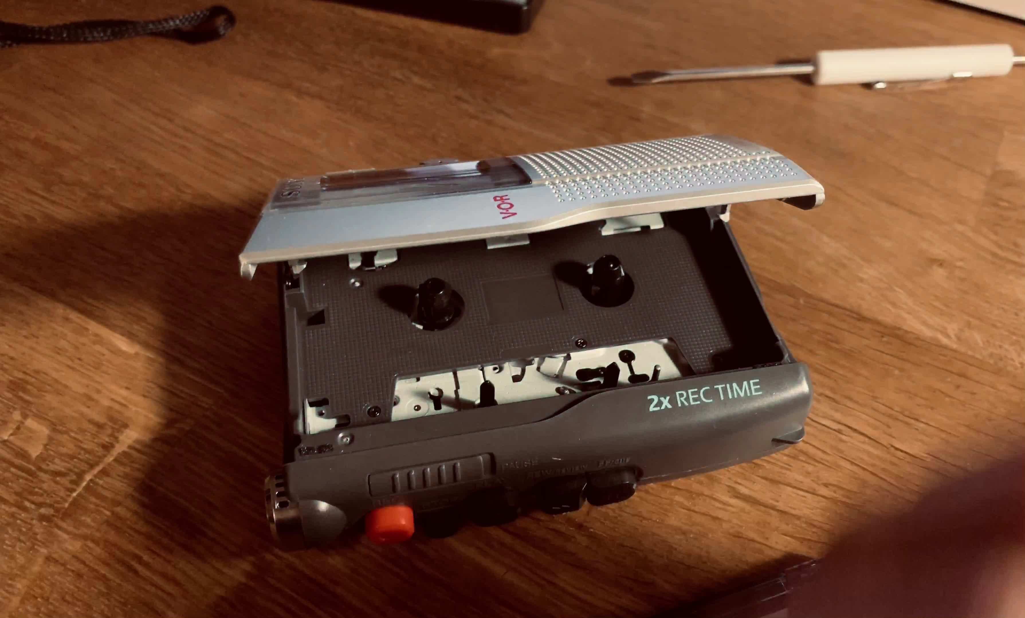 Noisy tape cassette recorder, even without tape (Sony TCM200DV)