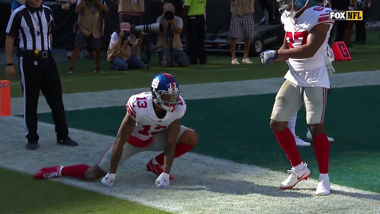 Odell Beckham Jr. pretends to be a dog peeing to celebrate his