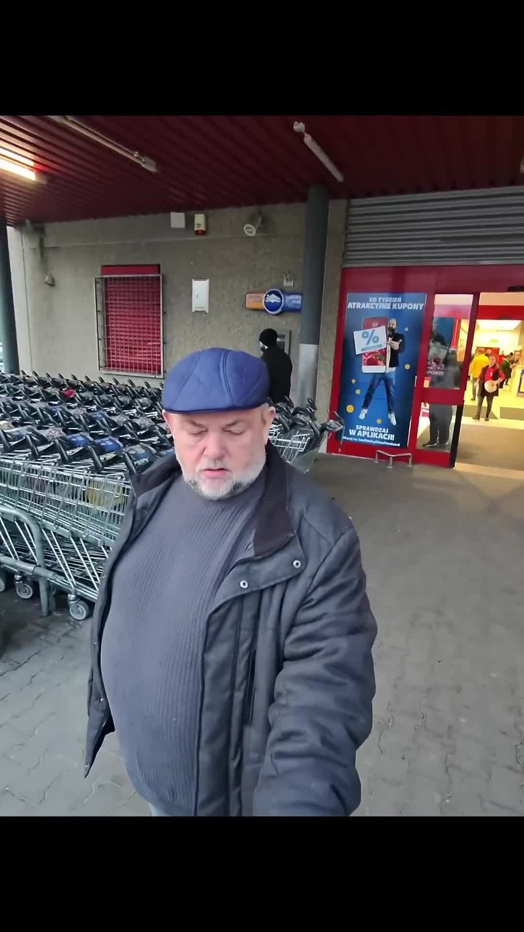 Watch "Kiedy ktoś wyzwa policję bo rozdajesz masło #shorts" on Streamable.