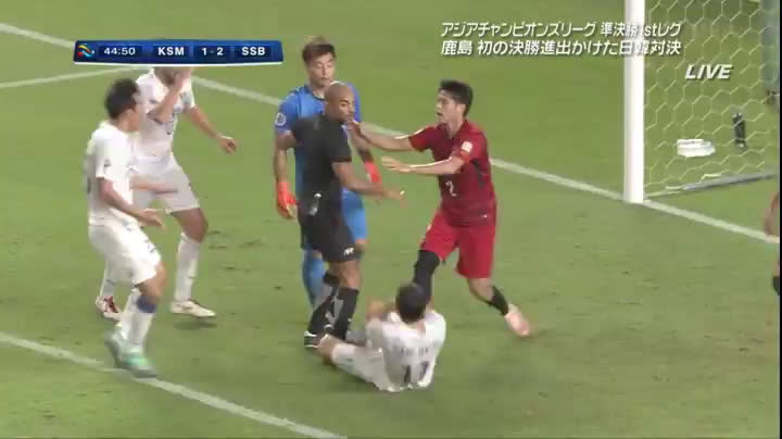 動画 鹿島アントラーズのクォン スンテが顔面に 頭突き Aclの水原三星戦でミスからあわや失点の場面でラフプレー 動画 鹿島アントラーズのクォン スンテが顔面に 頭突き Aclの水原三星戦でミスからあわや失点の場面でラフプレー