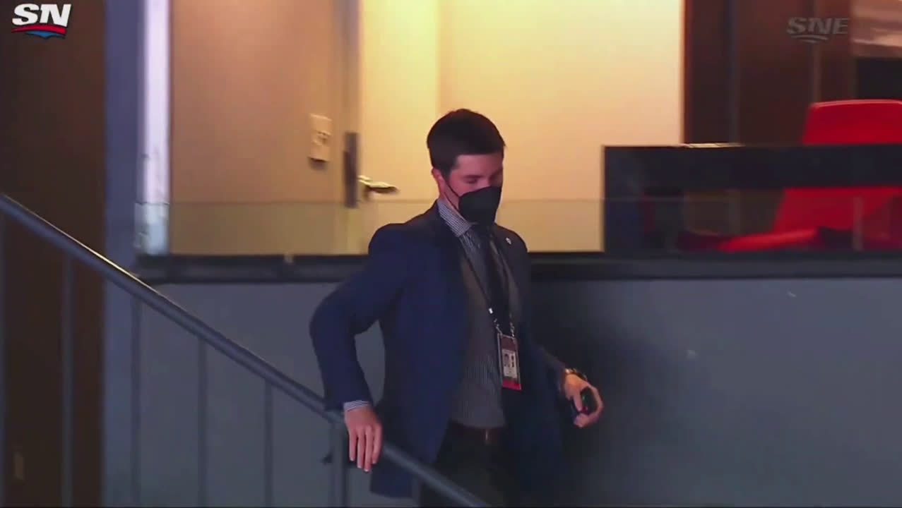 Kyle Dubas rushes out of the press box after his captain is injured :  r/leafs