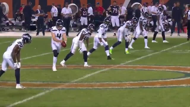 Nfl Kicker Shocks Football Fans With Rugby Style Drop Kick To Restart Play Rugbydump Rugby News Videos