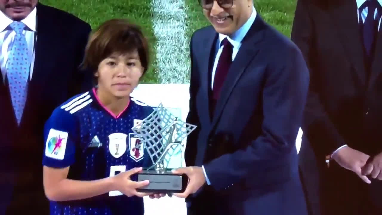 動画 岩渕真奈がアジアカップの大会mvpを獲得 表彰式では悔しそうな顔もなでしこジャパンを連覇に導く