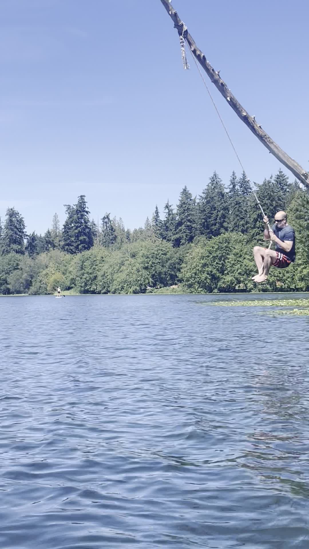 Rope swing at Lake Ballinger on Sunday : r/Seattle