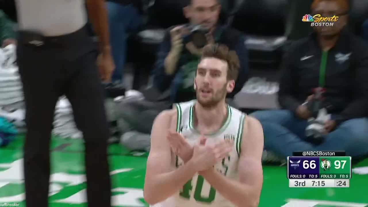 [高光] 卢克·科尔内特接斯玛特的空接灌篮，然后秀了一把“手部蝴蝶”, image size:1280x720