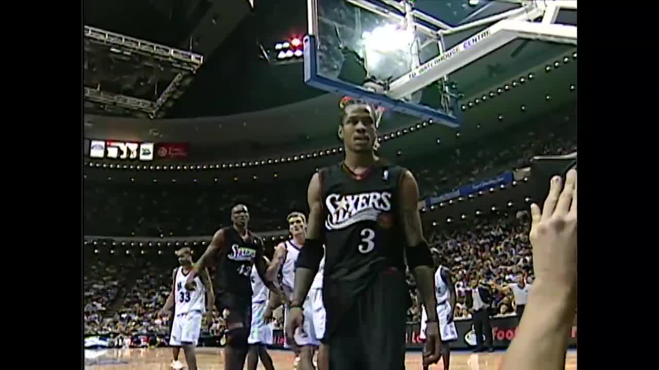 Give this guy the MVP for playing a pickup basketball game in a full Jordan  Bulls outfit