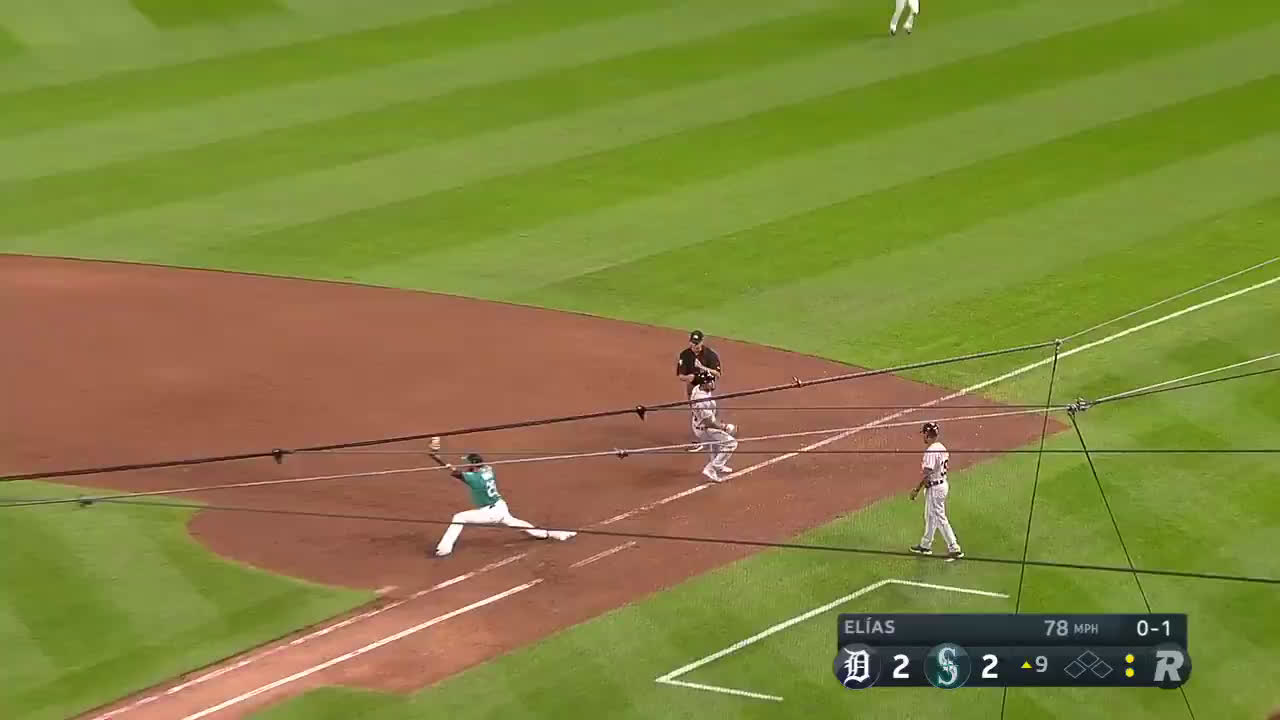 J.P. Crawford's makes ridiculous throw for the out
