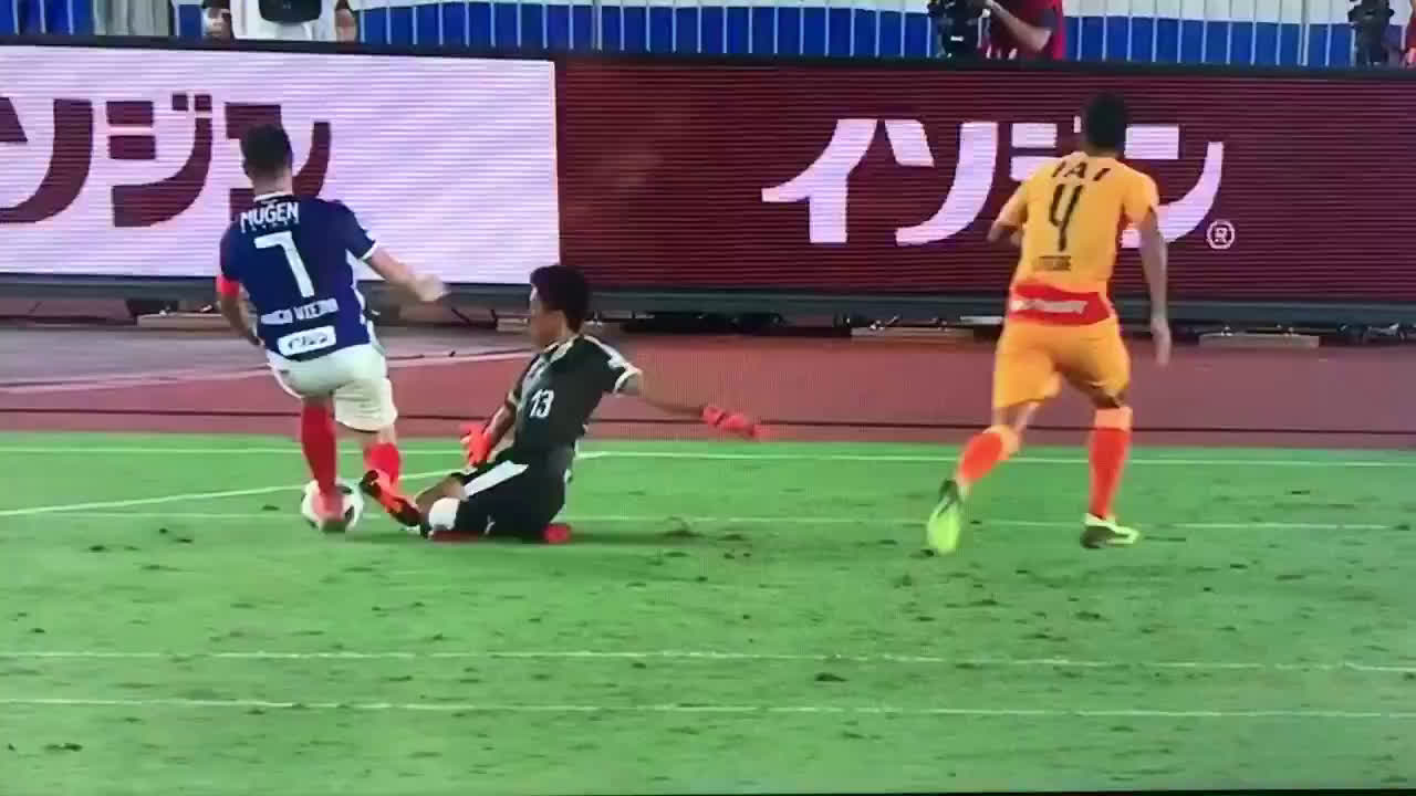 動画 清水エスパルス戦でウーゴヴィエイラがシミュレーションでイエローカード エリア内で倒されるもpkはなしで誤審か 動画 清水エスパルス戦でウーゴヴィエイラがシミュレーションでイエローカード エリア内で倒されるもpkはなしで誤審か