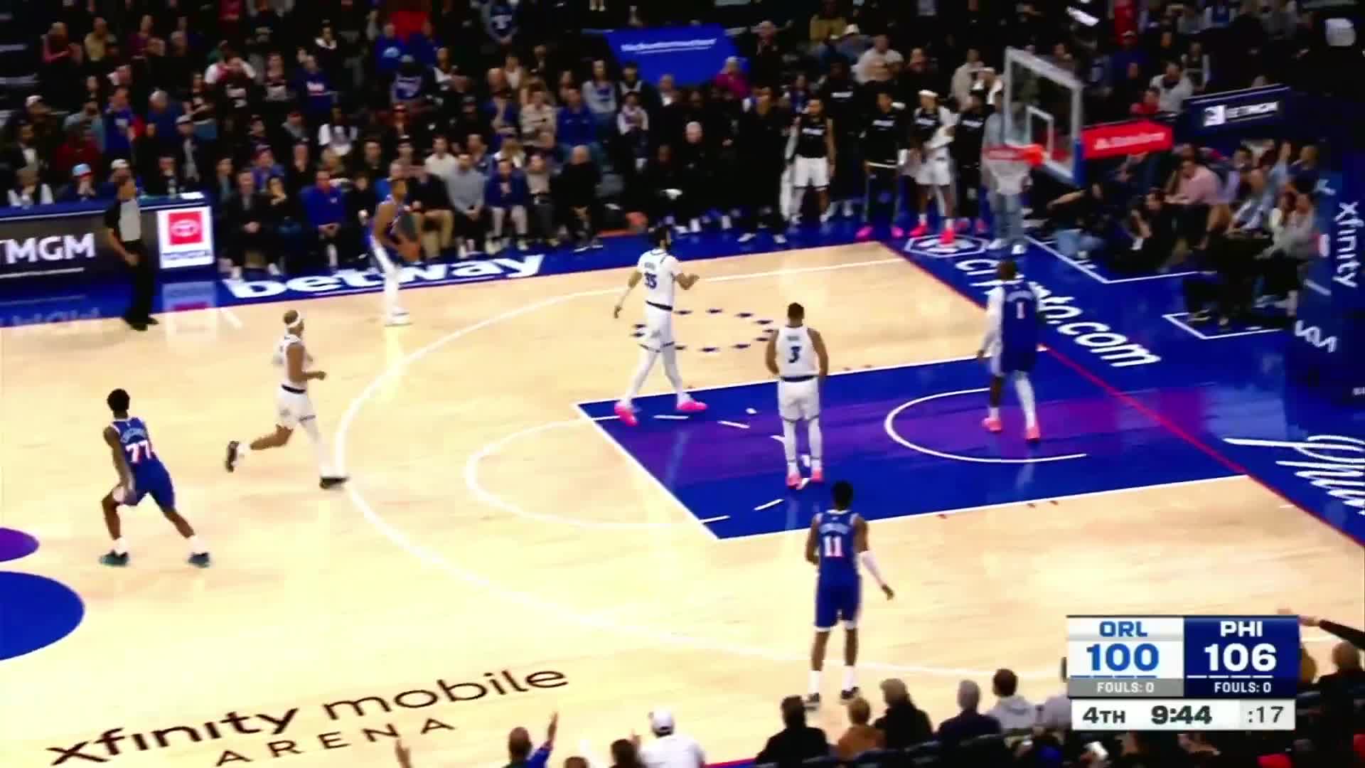 [精彩集锦] VJ Edgecombe 从后面挡住了特里斯坦·达·席尔瓦 (Tristan da Silva)  的扣篮，在随后的混乱中抢断，然后传球给埃里克·戈登 (Eric Gordon)，埃里克·戈登 (Eric Gordon) 泼了三分, image size:1920x1080