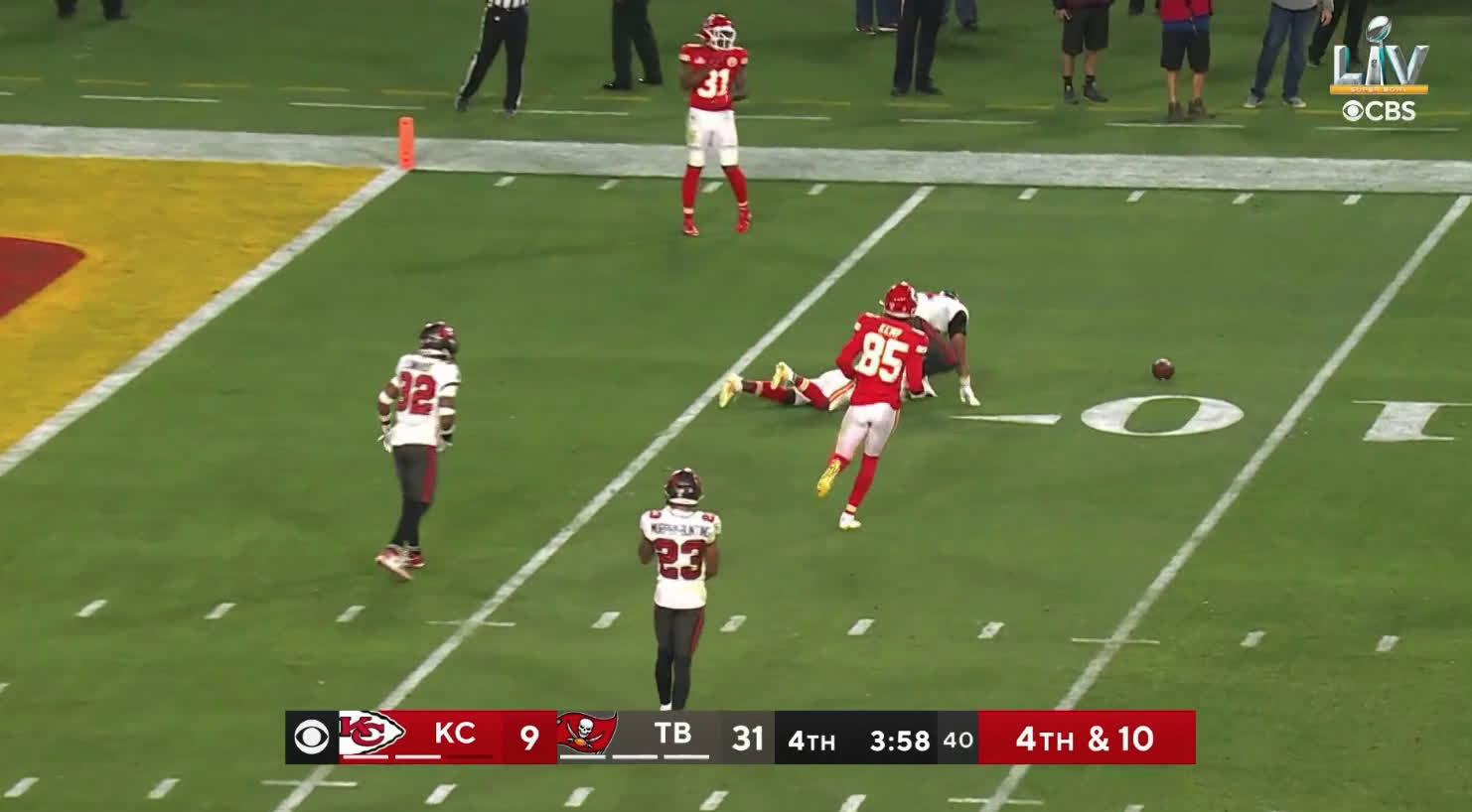 Antoine Winfield Jr Hits Tyreek Hill With His Own Celebration & Gets  Taunting Penalty 