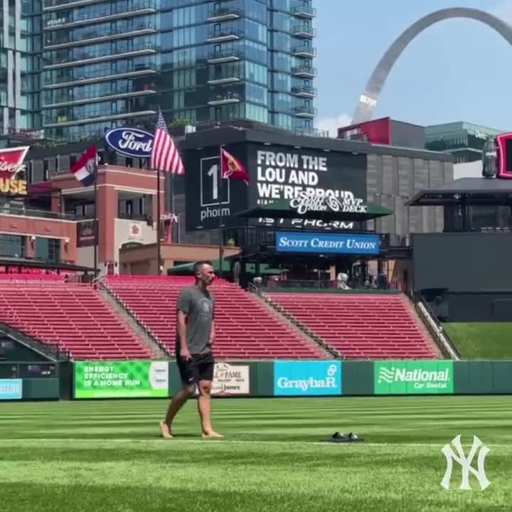 For first time as a visitor in the place he called home, Matt Carpenter  draws thunderous ovation from Busch Stadium crowd