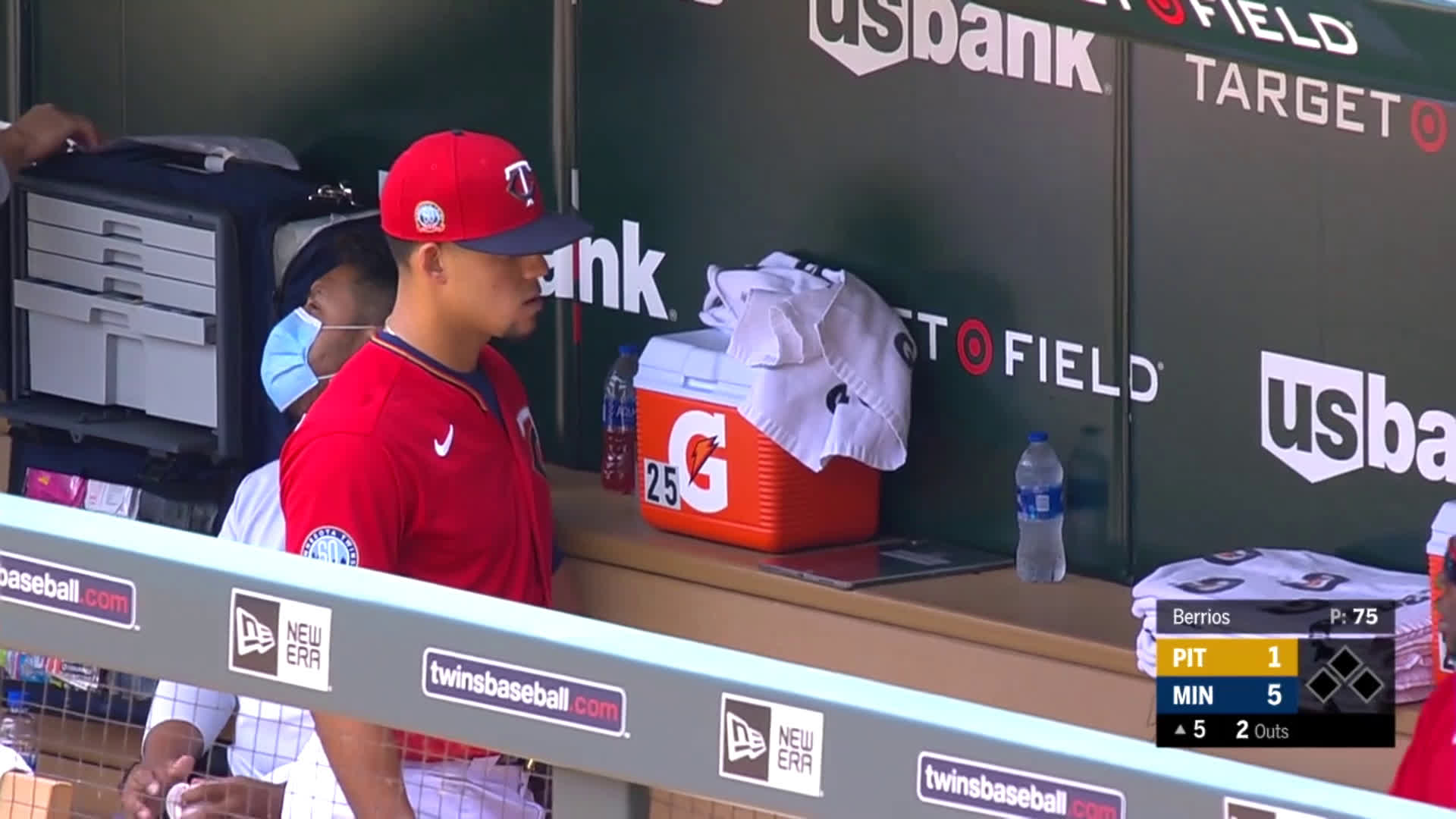 Twins vs. Pirates game delayed due to drone.