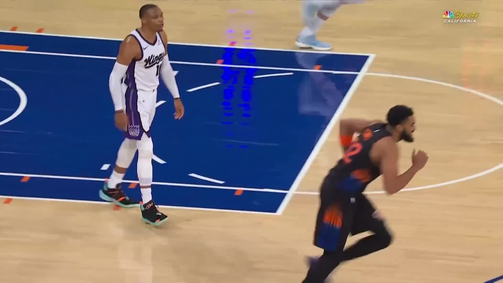 [Highlight] Karl-Anthony Towns tries to post up Russell Westbrook