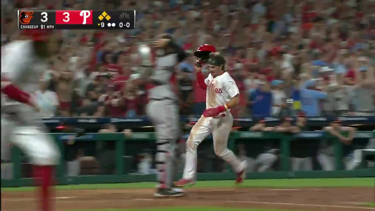 Highlight] Kyle Schwarber hits a sac fly to Juan Soto to walk off the  Padres : r/baseball