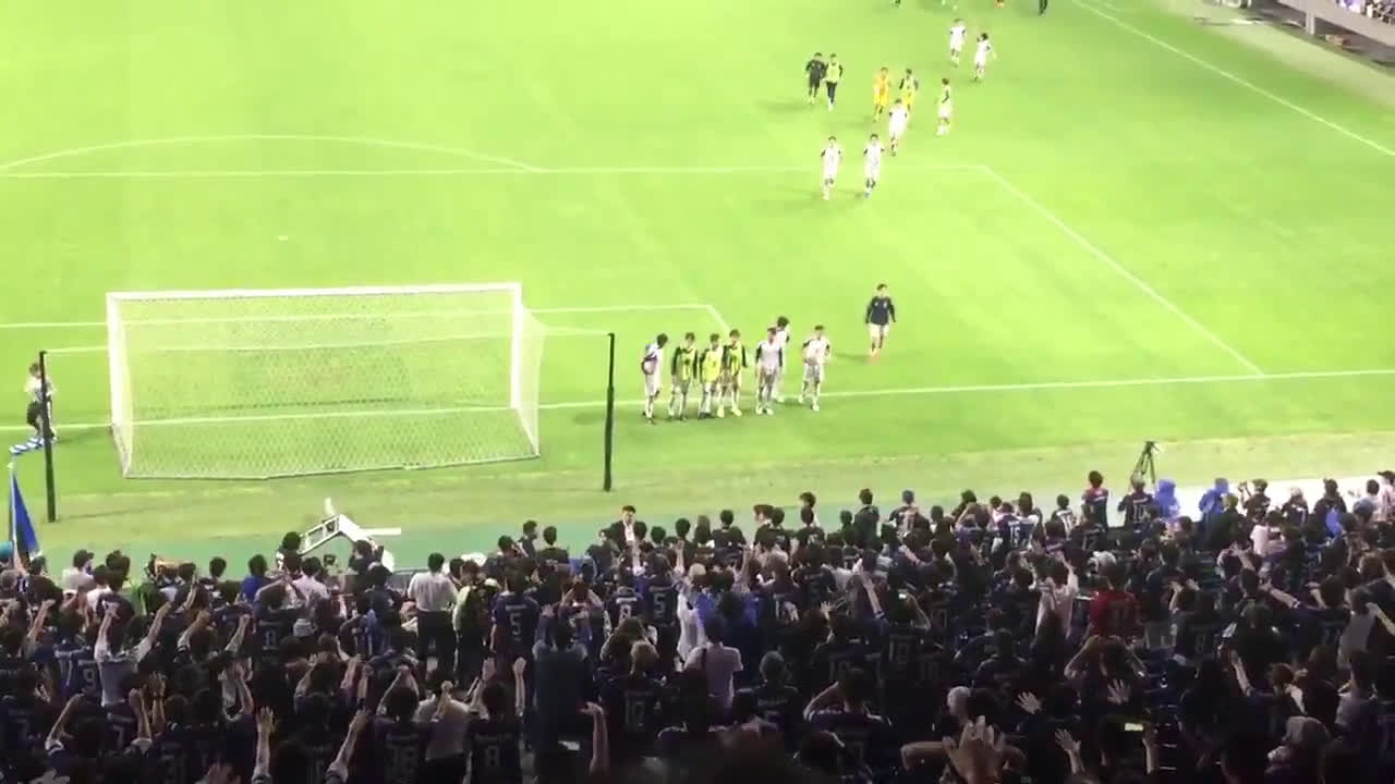 動画 天皇杯でジャイキリされたガンバ大阪のサポーターがゴール裏に挨拶に来た関西学院大学の選手たちと 勝どき を上げる