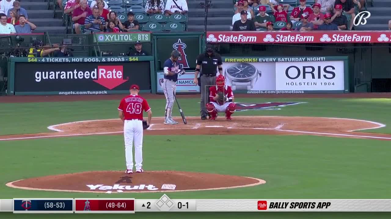 Highlight] Carlos Correa's sister, decked out in Angels gear, gets