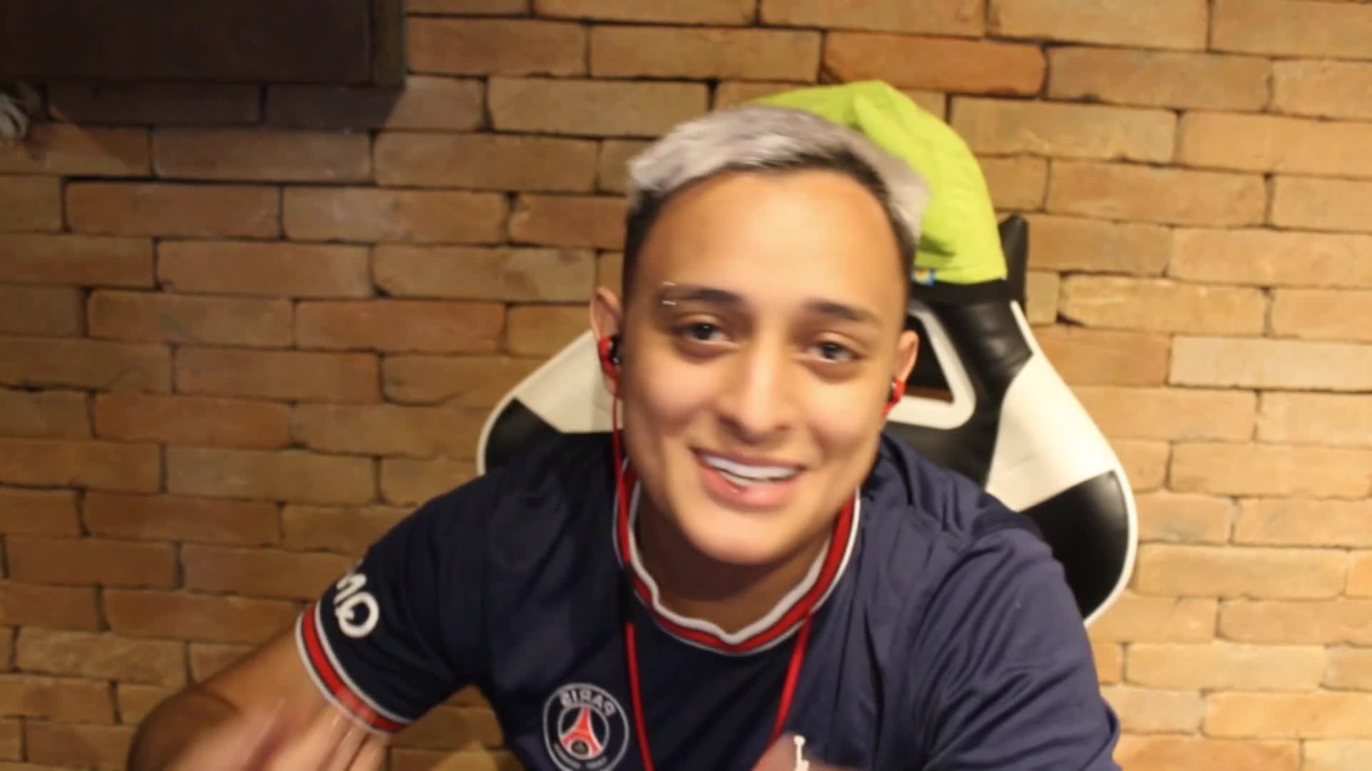 Watch streamable