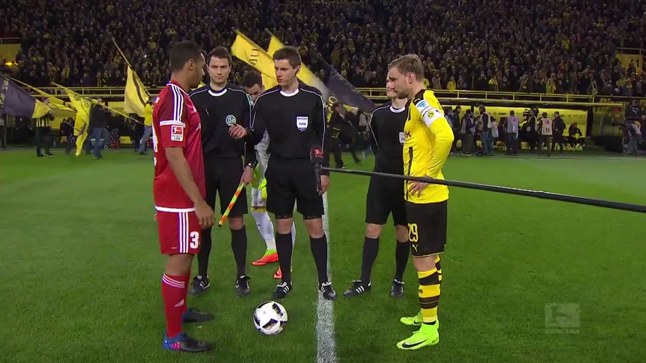 Roman Bürki's funny pre-match ritual for Borussia Dortmund ⚽