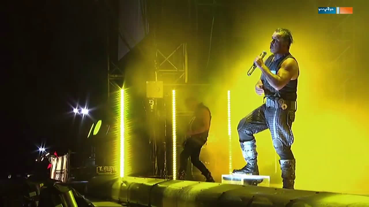 Песня sonne rammstein. Rammstein Sonne концерт. Рамштайн Зонне Live. Рамштайн солнце. Rammstein Highfield Festival.