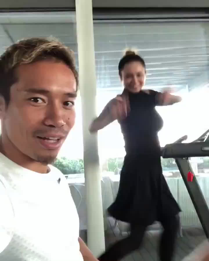 動画 長友佑都が平愛梨とトルコの自宅でトレーニング 長友佑都 調子はどうですか 平愛梨 調子 抜群でーす 動画 長友佑都が平愛梨とトルコの自宅でトレーニング 長友佑都 調子はどうですか 平愛梨 調子 抜群でーす