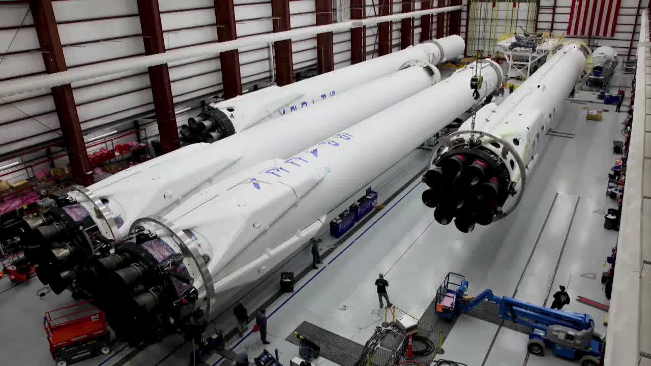 Falcon Heavy center core crash (change playback to 1/4 speed)