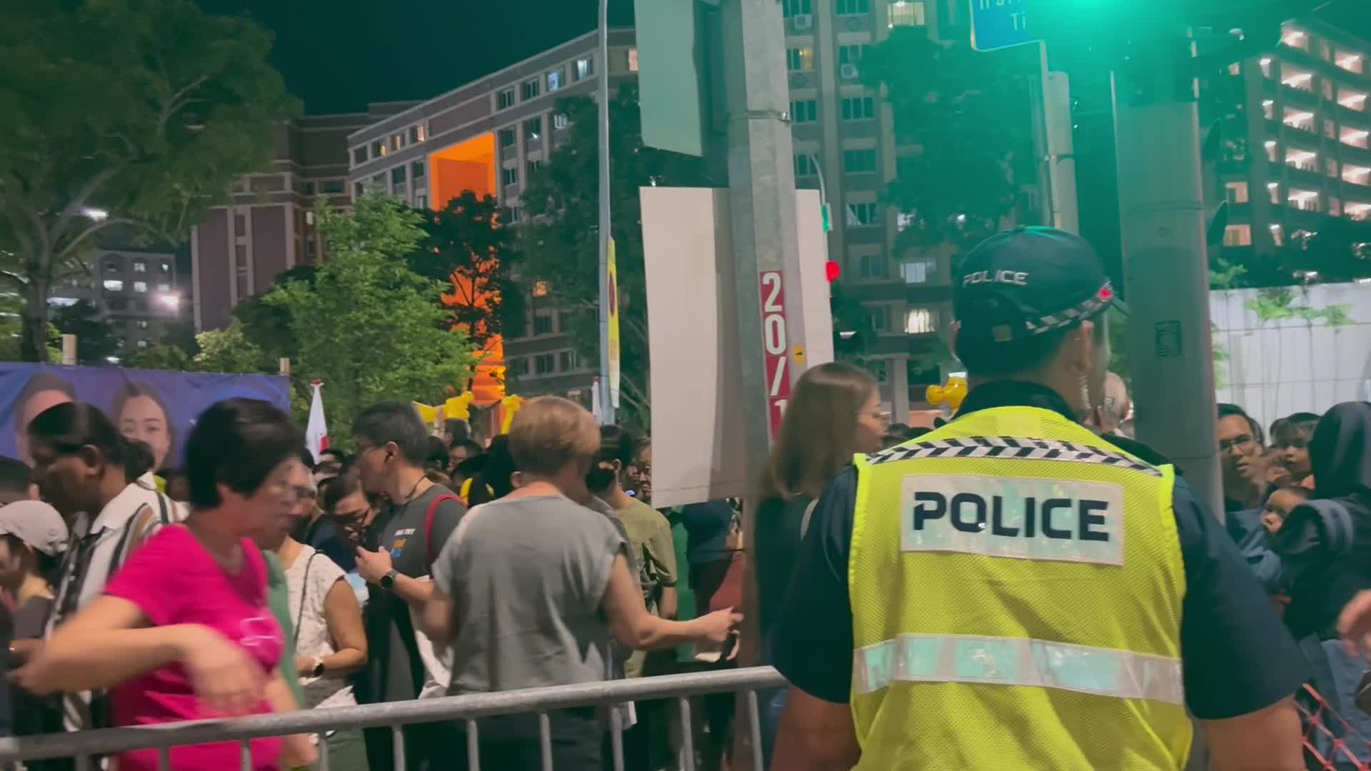 Watch Packed pavement as WP supporters make their way to rally | Streamable