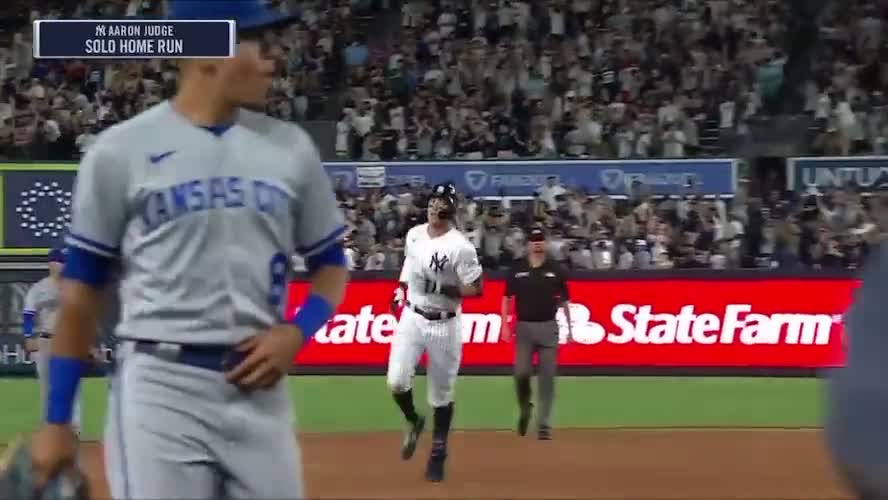 Highlight] With the bases loaded and two outs, Wandy Peralta gets Francisco  Lindor to flyout to Florial, and the Yankees survive a ninth inning scare  from the Mets to sweep the Bronx