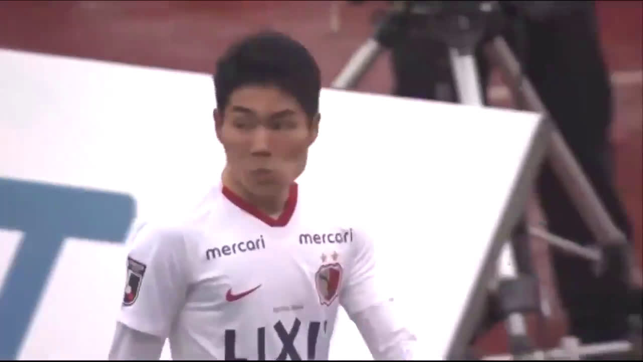 動画 松村優太がデビュー戦で一発退場 ドリブルでpa内に侵入するもランゲラックと交錯して僅か9分でレッドカード 動画 松村優太がデビュー戦で一発退場 ドリブルでpa内に侵入するもランゲラックと交錯して僅か9分でレッドカード