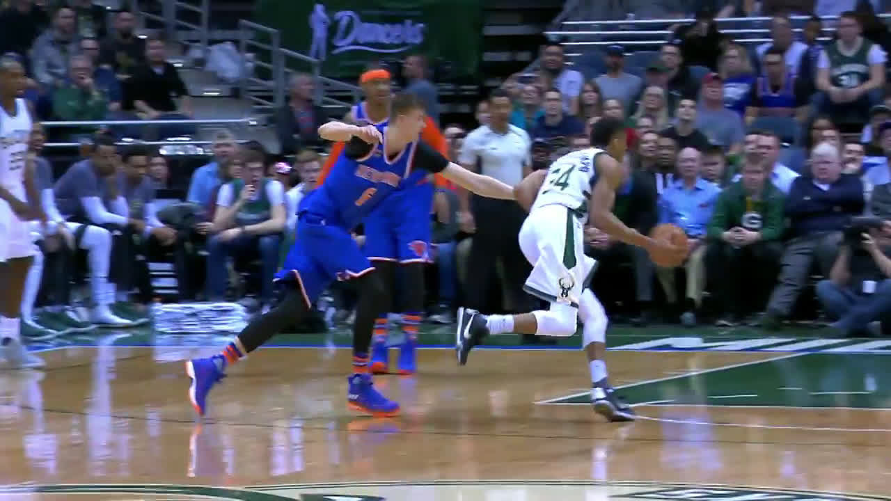 Giannis double clutch dunk