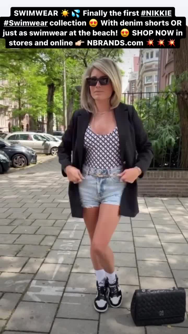 moord routine Aanstellen Foto: Nikkie Plessen trekt badpak op vreemde manier aan | Mannenzaken.nl