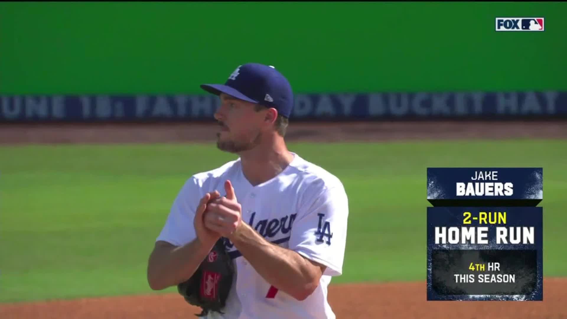 Eugenio Suarez blasts a 2-Run HR to the train track to make it 4-0 Mariners  : r/baseball