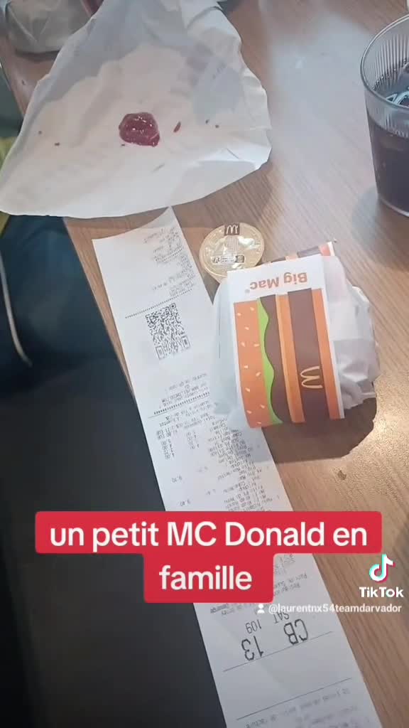 FRENCH DREAM - Le PETIT prend 2 FRAPPES, la MÈRE 1 ROYAL DELUSSE, le PÈRE un BIG MAX AAAAAAAYAAAAAA
