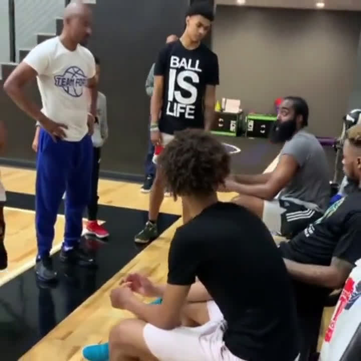 T.J. Ford explains hilariously long shorts from his rookie