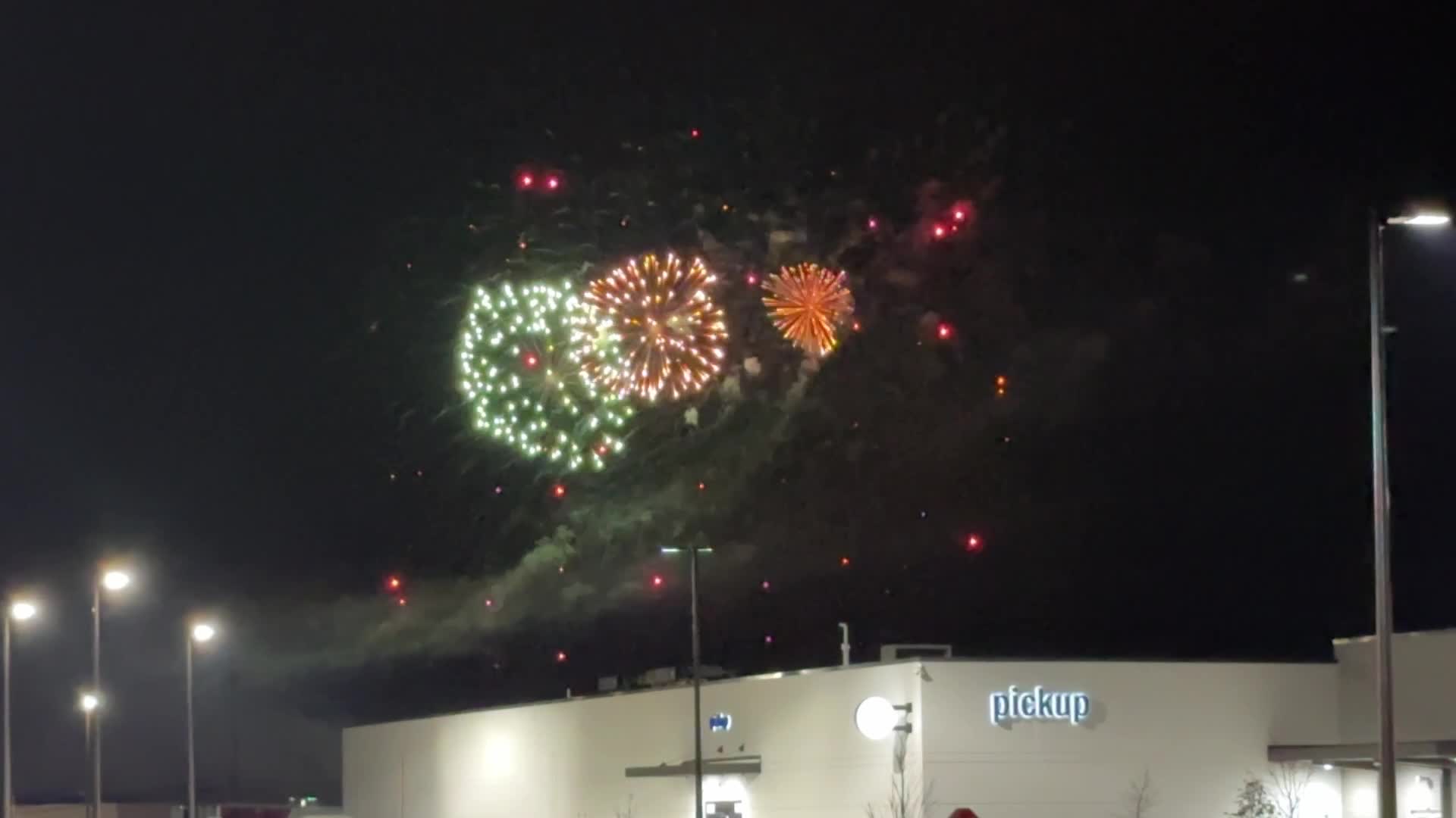 Watch HiDef: The 2023 November Rain Fireworks Display In Niles, Ohio