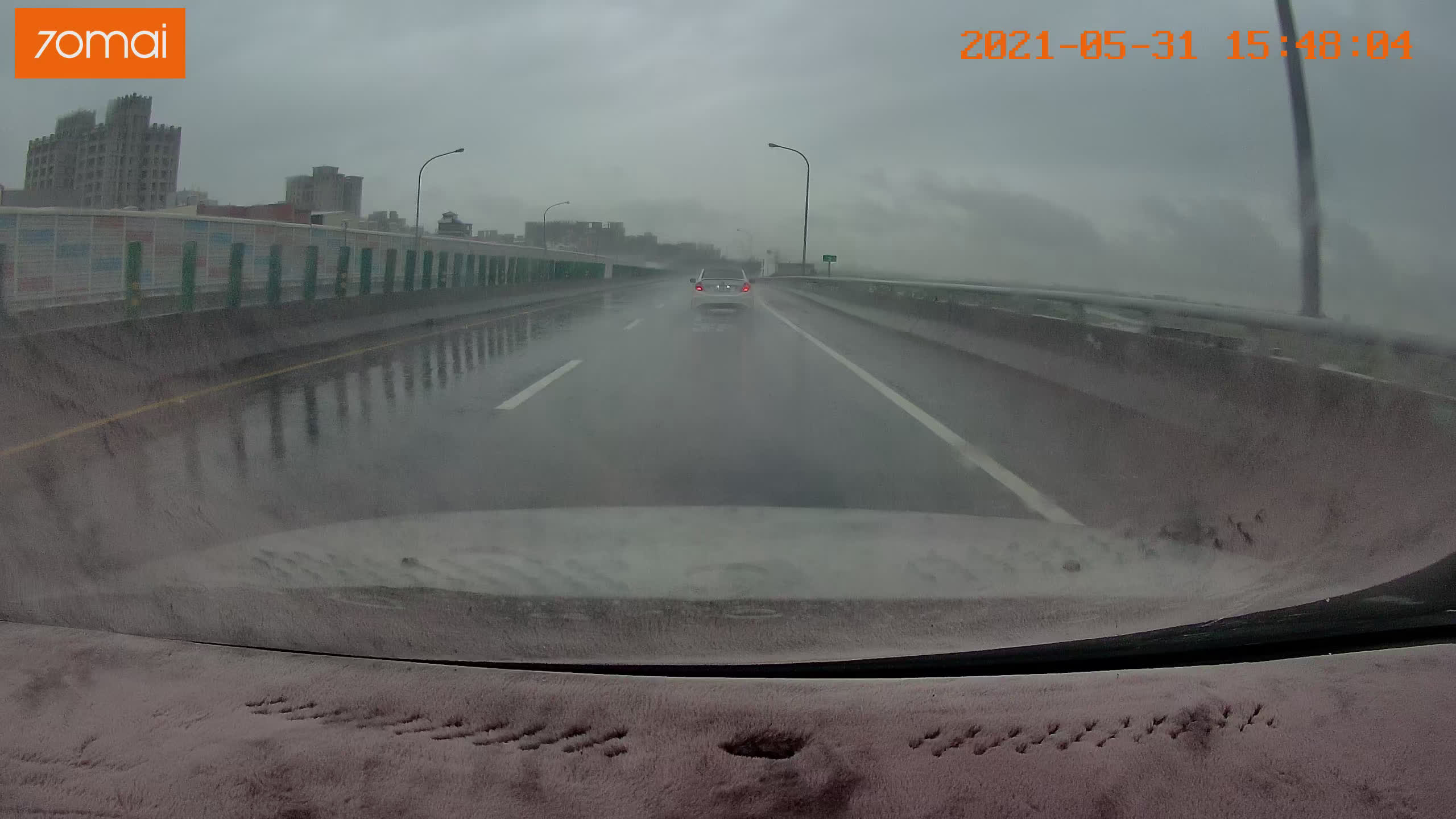 [分享] 天雨路滑 請小心開車