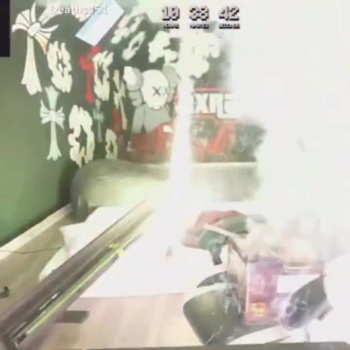 [問卦] 有沒有Ray在室內放煙火 差點火災的八卦