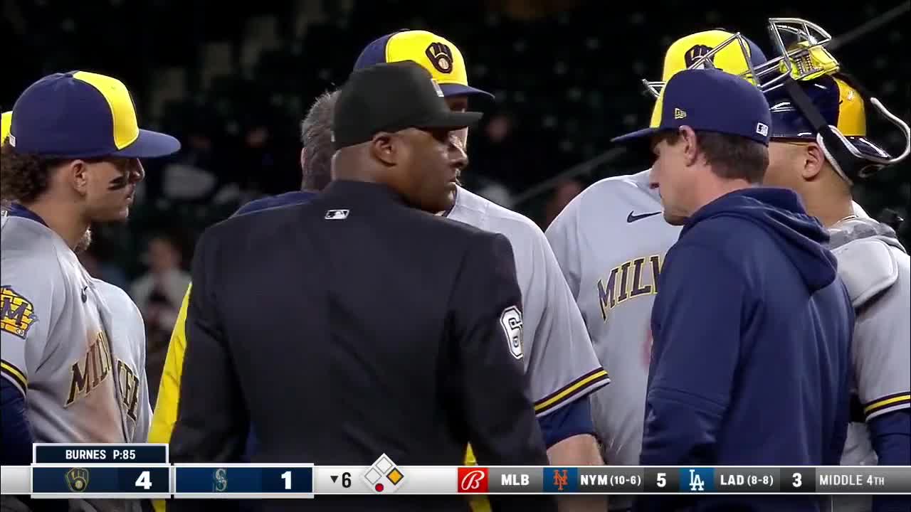 Corbin Burnes leaves Brewers game against Mariners with an injury