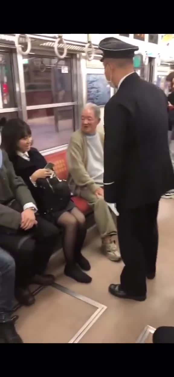[問卦] 這位日本老人怎麼氣成這樣?\