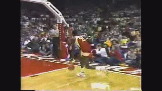 1988 All-Star Dunk Contest: Michael Jordan struts his stuff with famous  foul-line leap – New York Daily News