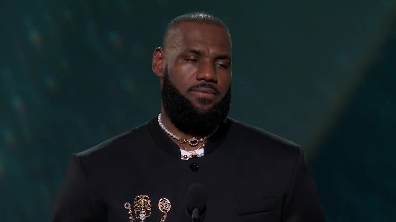 LeBron James Sends Touching Message To Tom Brady After He Officially  Announced His Retirement - Fadeaway World