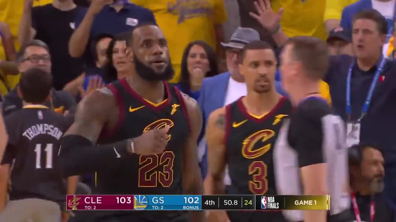 Highlight 2018 NBA Finals Game 1 LeBron with a few clutch buckets to put Cleveland up late r/nba
