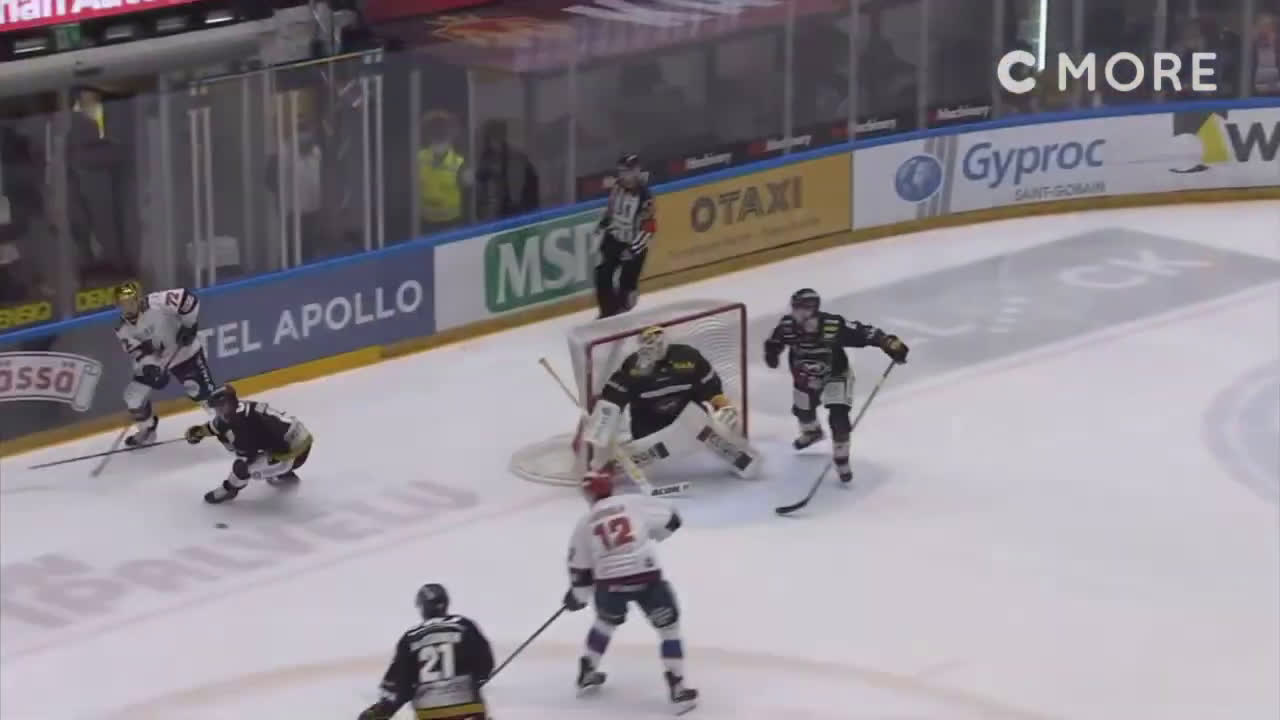 Otto Koivula scored between the legs vs Kärpät Oulu