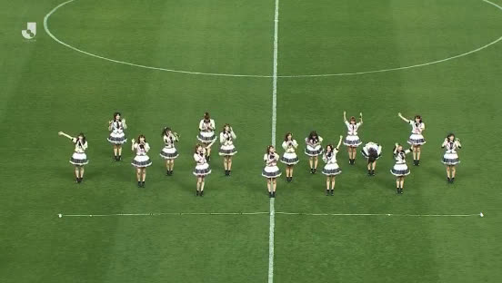 動画 セレッソ大阪vsヴィッセル神戸でnmb48がハーフタイムショーで登場 ミニライブで歌を披露して試合を盛り上げる