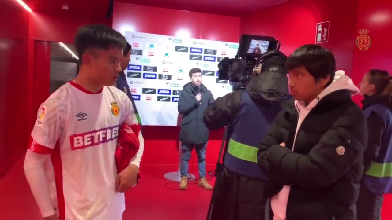 動画 久保建英と乾貴士が試合後にスペイン語について会話 マジョルカvsエイバルでインスタグラムに2ショットも投稿 動画 久保建英と乾貴士が試合後にスペイン語について会話 マジョルカvsエイバルでインスタグラムに2ショットも投稿