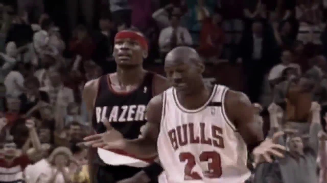 その他 NBA Michael Jordan (15) La maglia di Michael Jordan battuta all'asta per 10 milioni