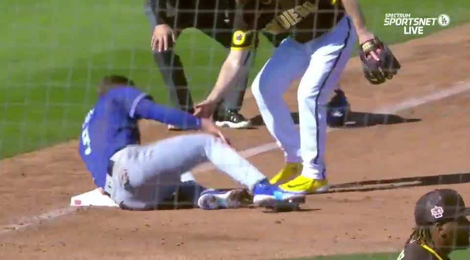 Dodgers' Gavin Lux carted off field after awkwardly injuring knee