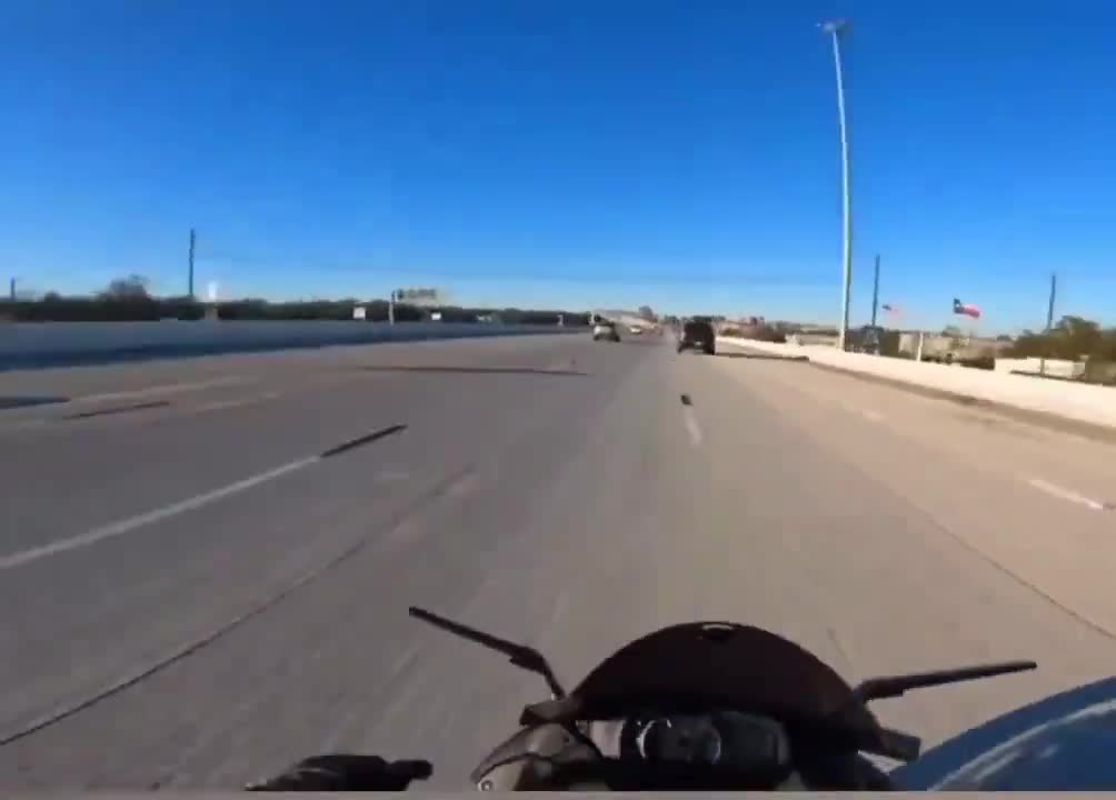 Watch motorbike death wobble 🏍 Streamable